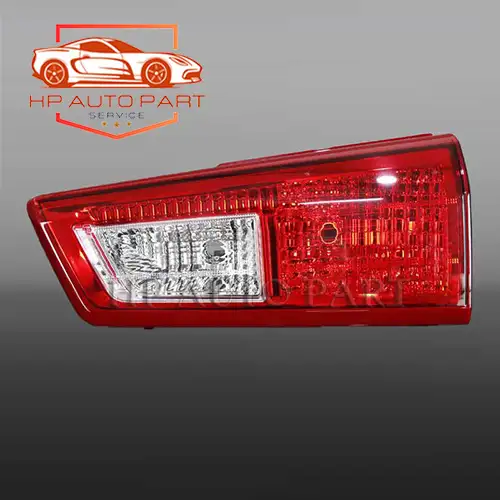 Đèn hậu mảnh trong Toyota Innova 2016-2019 815910K050