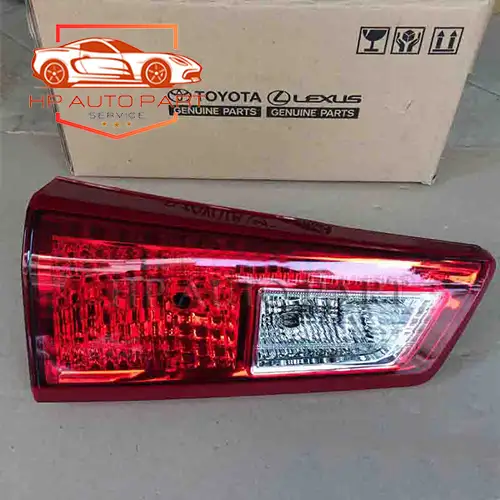 Đèn hậu mảnh trong Toyota Innova 2016-2019 815910K050