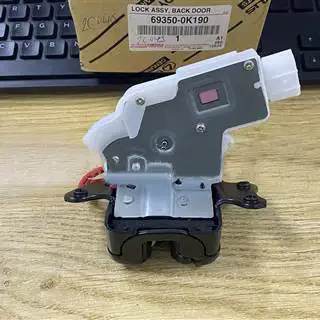 Khóa cốp Toyota Innova 2016-2019 693500K190