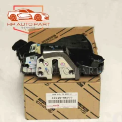 Khóa ngậm cửa Toyota Innova 2007-2015 690500K040