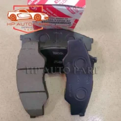 Má phanh trước Toyota Innova 2007–2015 | 04465YZZQ6 thuộc hệ thống nào trên ô tô? Má phanh trước là chi tiết thuộc hệ thống phanh – an toàn vận hành. Bộ phận này được lắp tại bánh trước, nằm giữa đĩa phanh và heo phanh, có nhiệm vụ tạo lực ma sát lớn để giảm tốc hoặc dừng bánh xe khi người lái đạp phanh, góp phần đảm bảo an toàn khi dừng/giảm tốc trong mọi điều kiện vận hành. Má phanh trước Toyota Innova 2007–2015 | 04465YZZQ6 dùng cho dòng xe nào? Phù hợp với Toyota Innova sản xuất từ 2007 đến 2015 sử dụng hệ thống phanh đĩa phía trước nguyên bản. Đây là má phanh trước chính hãng Toyota/Mobis, mã 04465YZZQ6, được thiết kế chuẩn theo thông số kỹ thuật Toyota Innova đời này, đảm bảo tương thích hoàn toàn với heo phanh và đĩa phanh nguyên bản. 👉 Khi thay má phanh trước, nên kiểm tra đồng thời đĩa phanh, heo phanh và dầu phanh để đảm bảo hệ thống phanh hoạt động đồng bộ và hiệu quả lâu dài. Khi nào cần thay Má phanh trước Toyota Innova 2007–2015 | 04465YZZQ6? Bạn nên thay má phanh trước khi: Có tiếng kêu rít, chíp chíp khi đạp phanh – dấu hiệu má phanh mòn. Phanh kém hiệu quả, phải đạp sâu hơn bình thường để dừng xe. Khi kiểm tra kỹ thuật phát hiện má phanh mòn mỏng, không còn độ bám tốt. Rung hoặc giật đầu xe khi phanh mạnh. Đến chu kỳ bảo dưỡng phanh định kỳ theo khuyến cáo nhà sản xuất. Ưu điểm nổi bật của Má phanh trước Toyota Innova 2007–2015 | 04465YZZQ6 Chuẩn chính hãng Toyota – tương thích hoàn toàn với hệ thống phanh nguyên bản. Chất liệu ma sát cao cấp, mang lại lực phanh ổn định và nhạy. Giảm tiếng ồn & hao mòn không đều, tăng tuổi thọ phanh. Lắp đặt chuẩn OEM, không cần chỉnh sửa hay gia công thêm. Tăng độ an toàn khi vận hành, đặc biệt trong phanh gấp hoặc đường trơn. Cam kết khi mua tại HP Auto Part Hàng chính hãng Toyota / chất lượng tương đương OEM Mã phụ tùng chuẩn 04465YZZQ6 – phù hợp Toyota Innova 2007–2015 Tư vấn kỹ thuật chính xác, hỗ trợ xác định đời xe & vị trí phụ tùng Giao hàng toàn quốc, đóng gói chắc chắn, hạn chế hư hỏng Hỗ trợ hướng dẫn lắp đặt & kiểm tra hệ thống phanh nếu cần